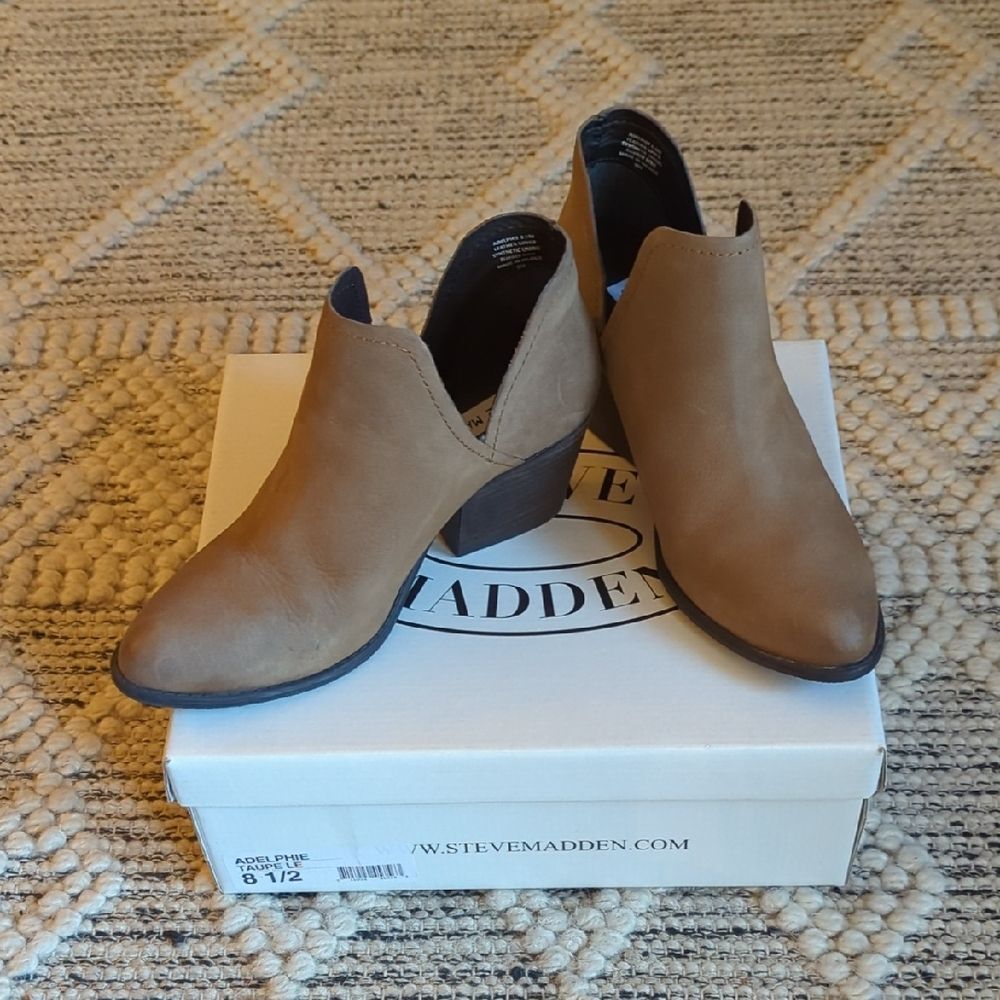 Steve Madden Adelphie Taupe Ankle Booties